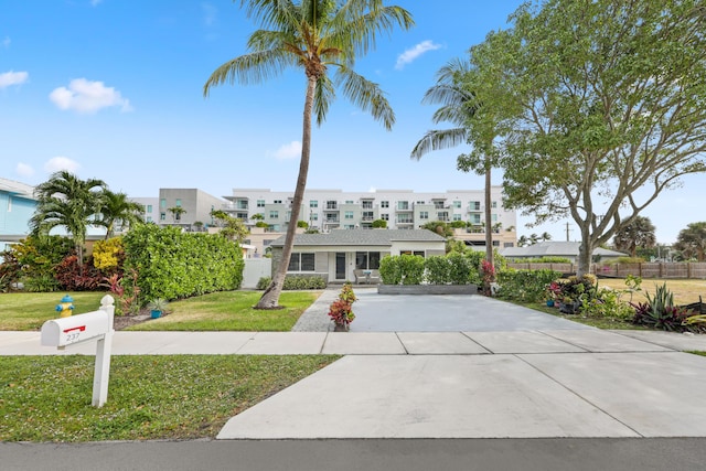 view of front of home featuring a front lawn