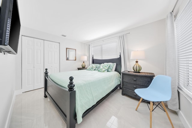 bedroom with a closet