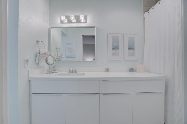 bathroom with a shower with shower curtain and vanity