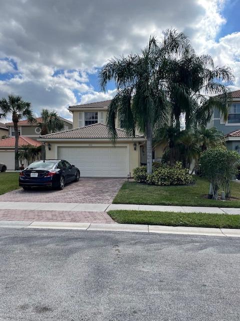 view of front of house featuring a front yard and a garage