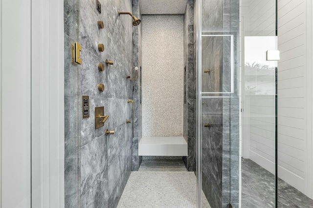 bathroom featuring a tile shower