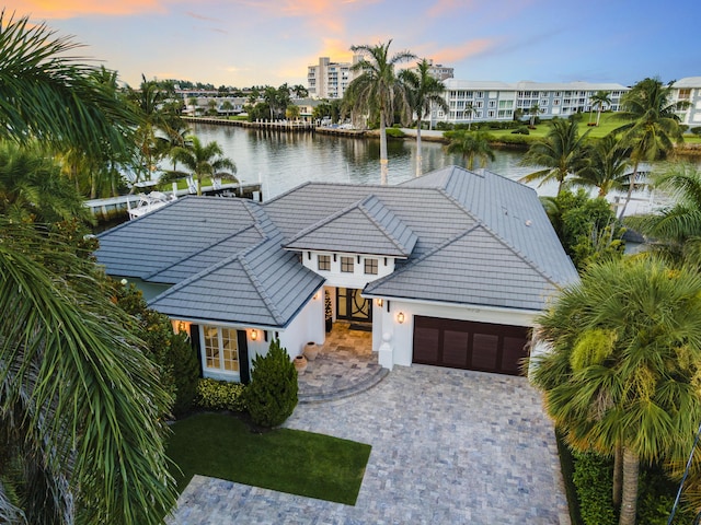 view of front of property featuring a water view