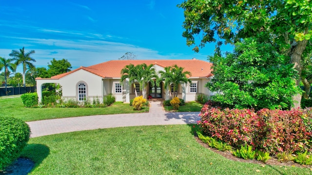 view of front facade with a front lawn