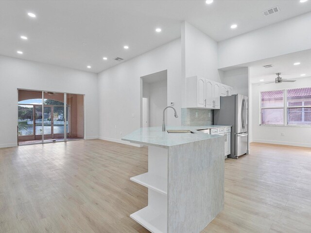 empty room featuring light hardwood / wood-style flooring and ceiling fan