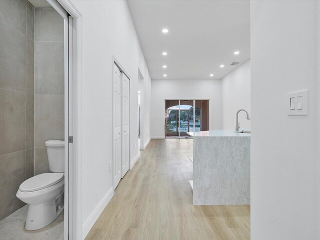 unfurnished room featuring light hardwood / wood-style floors and ceiling fan