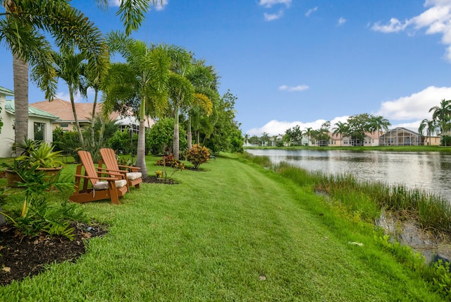 view of yard featuring a water view