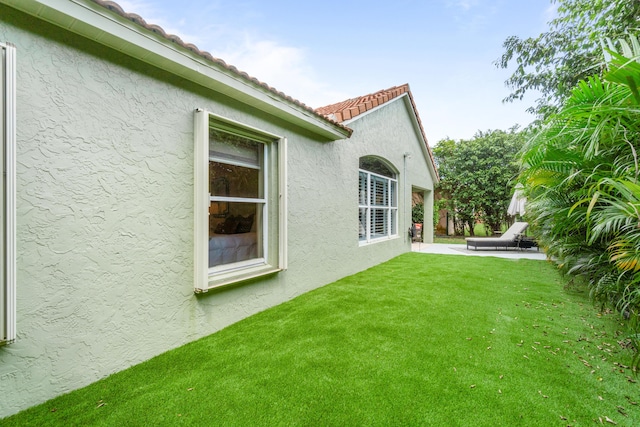 view of yard with a patio area