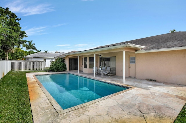 view of swimming pool featuring ceiling fan and a patio area