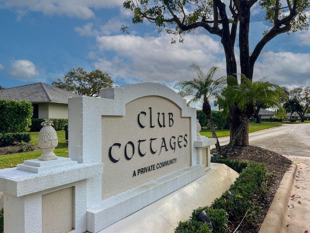 view of community / neighborhood sign