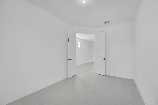 empty room featuring light tile patterned floors