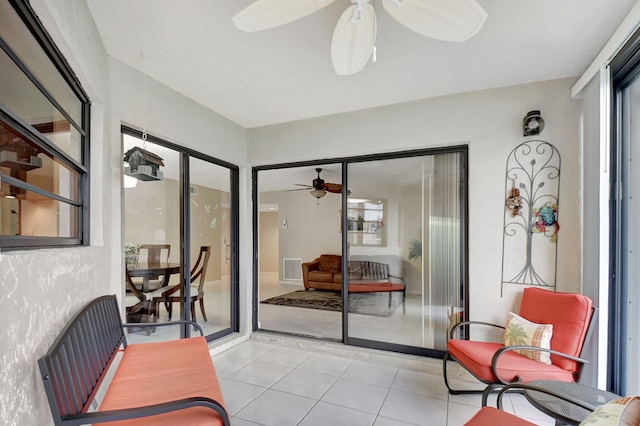 sunroom with ceiling fan