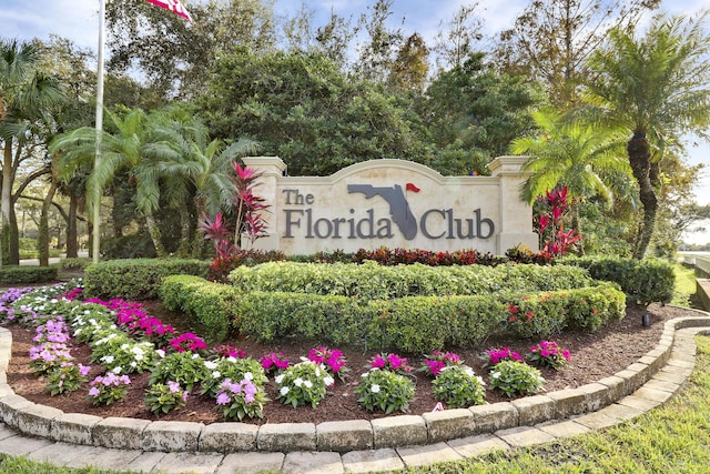 view of community / neighborhood sign