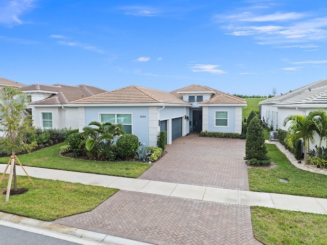 view of front facade featuring a front yard and a garage