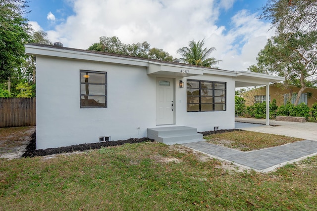 view of front of property with a front lawn