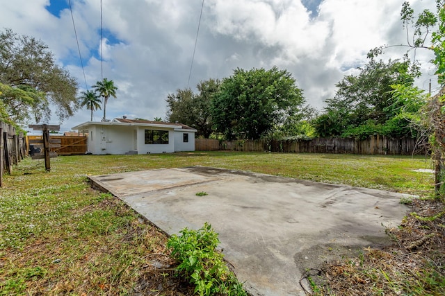 view of yard with a patio