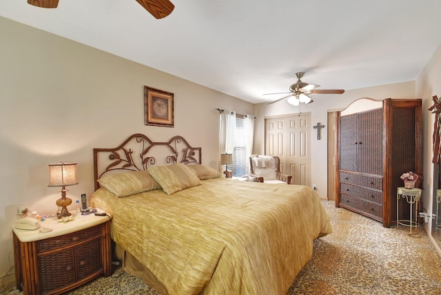 bedroom featuring ceiling fan and carpet