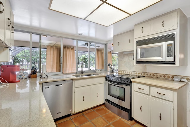 kitchen with backsplash, sink, plenty of natural light, and appliances with stainless steel finishes