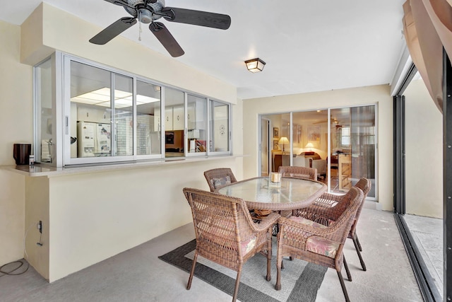 sunroom featuring ceiling fan