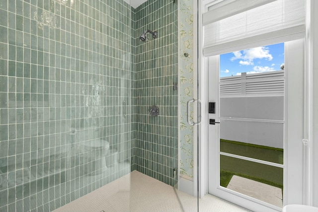 bathroom featuring tiled shower