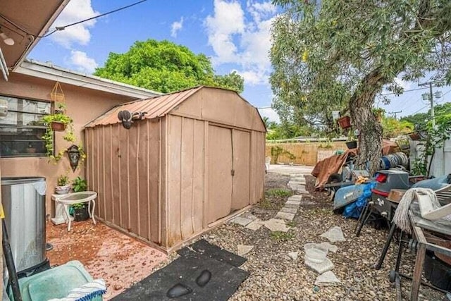 view of outbuilding