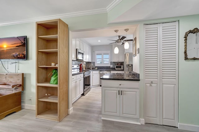 kitchen featuring white cabinets, crown molding, light hardwood / wood-style flooring, ceiling fan, and stainless steel appliances