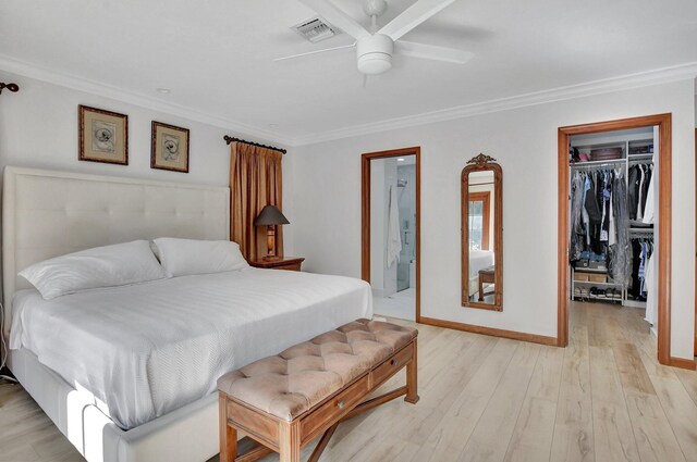 bedroom with light wood-type flooring, a closet, crown molding, and ceiling fan