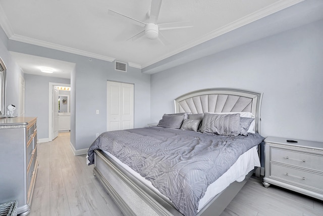 bedroom with ceiling fan, a closet, light hardwood / wood-style floors, and ornamental molding