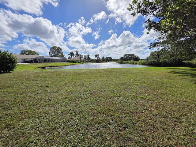 view of yard featuring a water view