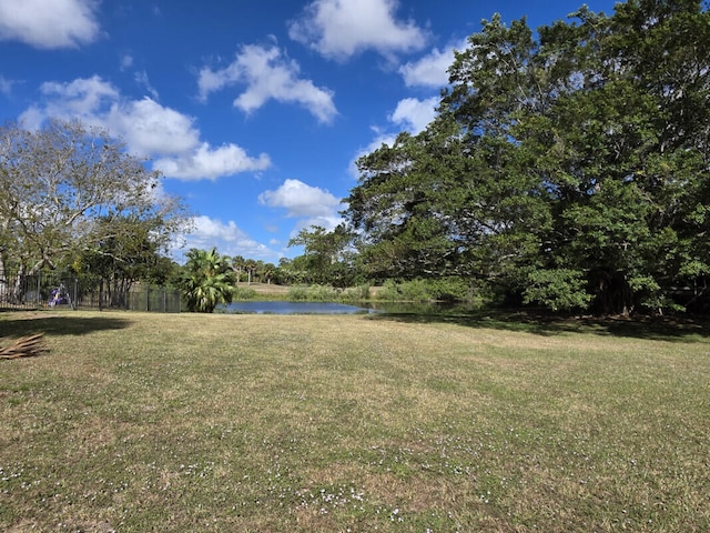 view of yard featuring a water view