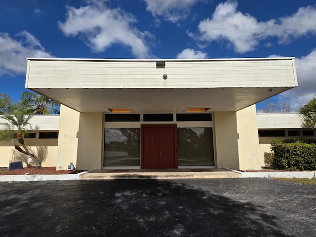 entrance to property featuring stucco siding