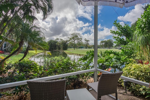 507 Resort Ln, Palm Beach Gardens, FL 33418 - balcony featuring a water view