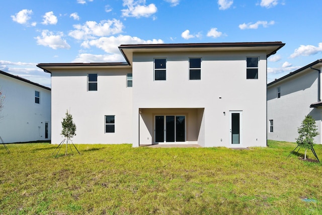 back of house featuring a lawn