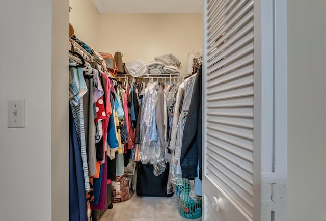 walk in closet featuring light tile patterned floors