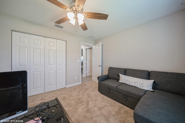 carpeted living room featuring ceiling fan