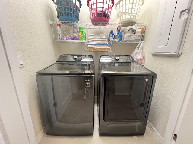 washroom featuring light tile patterned floors and independent washer and dryer