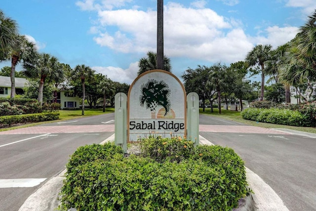 view of community / neighborhood sign