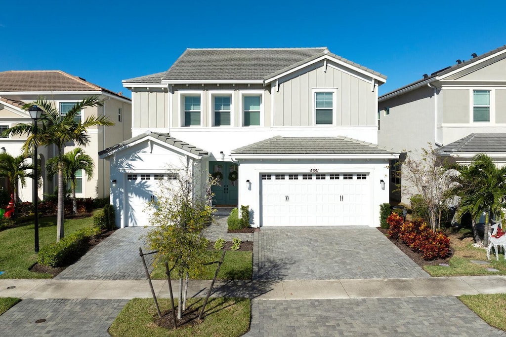 view of front facade with a garage