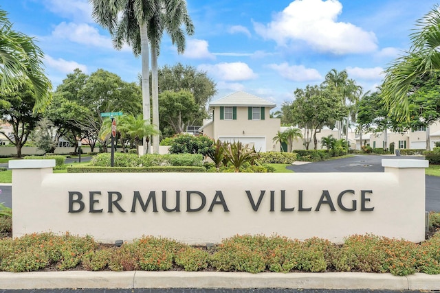 view of community / neighborhood sign