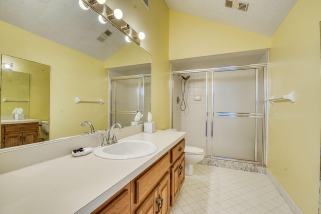 bathroom with toilet, a textured ceiling, vaulted ceiling, and an enclosed shower