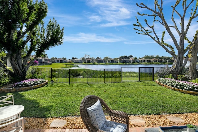 view of yard featuring a water view