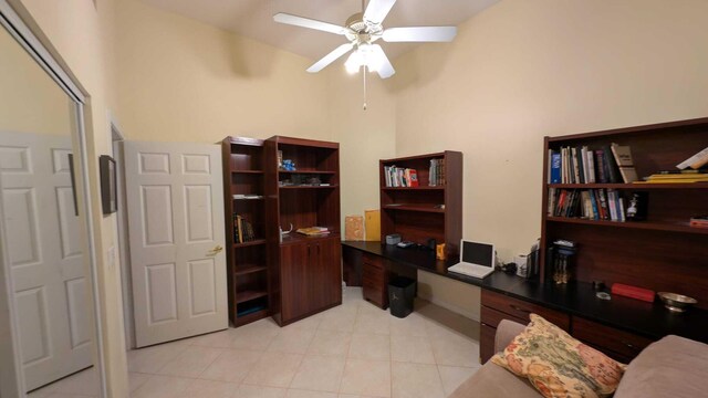 bedroom with a raised ceiling and ceiling fan