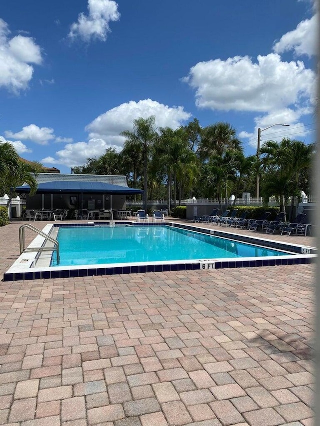 1701 Vision Dr, Palm Beach Gardens, FL 33418 - community pool with a patio area