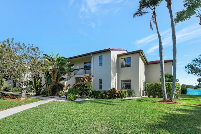 view of front of house with a front yard