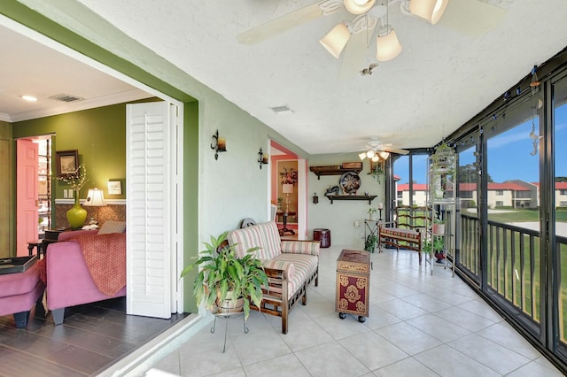 sunroom with ceiling fan