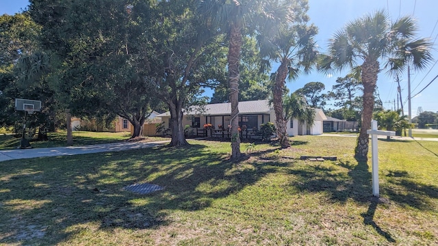 view of front facade with a front lawn