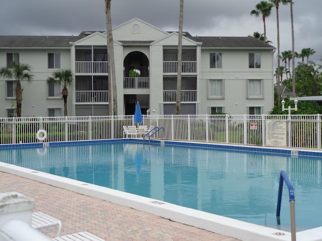 view of swimming pool