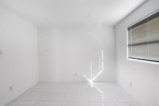 empty room featuring light tile patterned floors