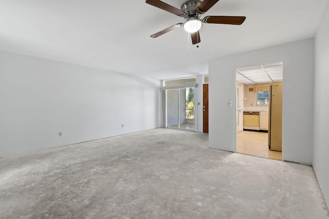 empty room featuring ceiling fan