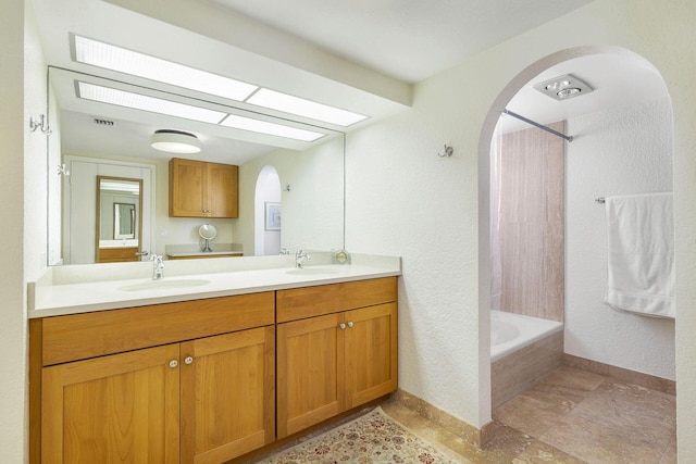 bathroom with vanity and tiled shower / bath