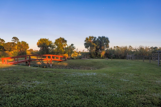 view of yard at dusk